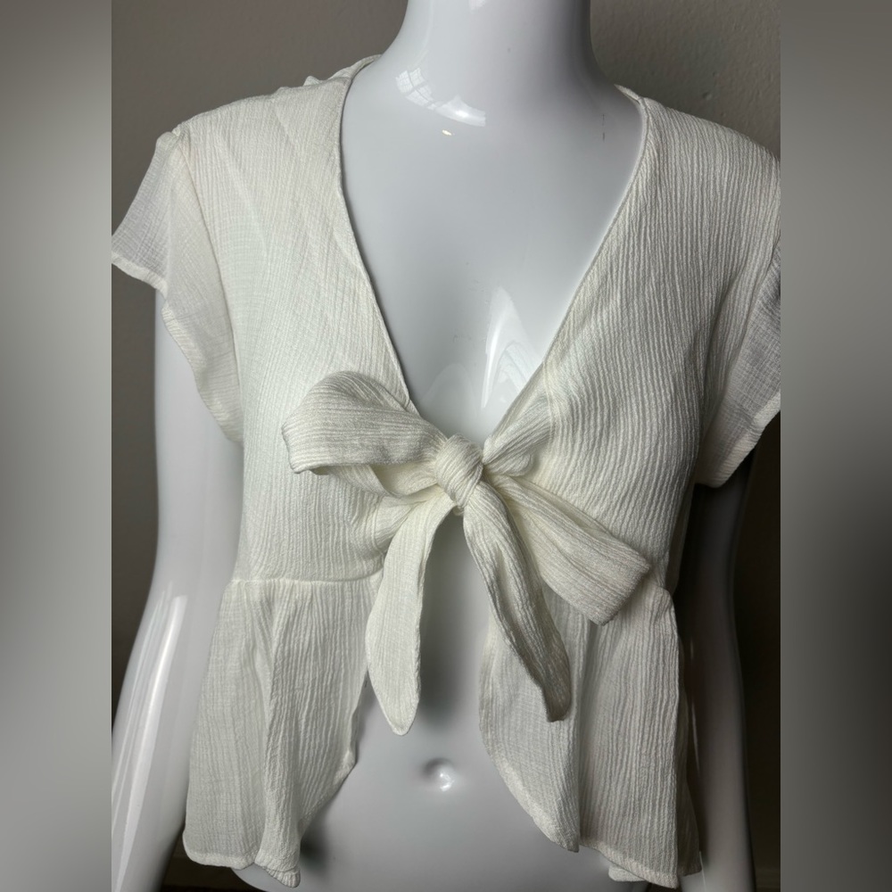 Tie blouse.Top in Ivory color Size XS/ new without tag - Picture 3 of 10